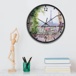 Reloj Watercolor Eiffel Tower Paris Café Francés<br><div class="desc">El Watercolour Eiffel Tower Paris French Cafe Clock cuenta con una zona de estar con una cafetería de color agua,  con vistas a París y la Torre Eiffel al fondo. Creado por Evco Studio www.zazzle.com/store/evcostudio</div>