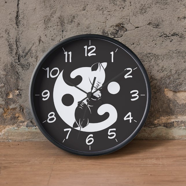 Reloj Yin Yang Cat Novedad blanca y negra (Find your path to serenity with this inspiring yin yang wall clock. )