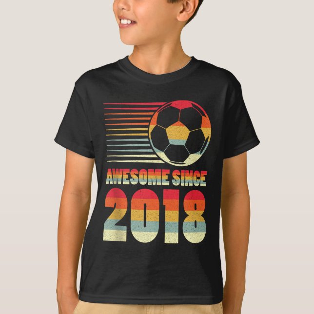 Remera de Cumpleaños 8 Awesome Desde 2018 Fútbol  (Anverso)