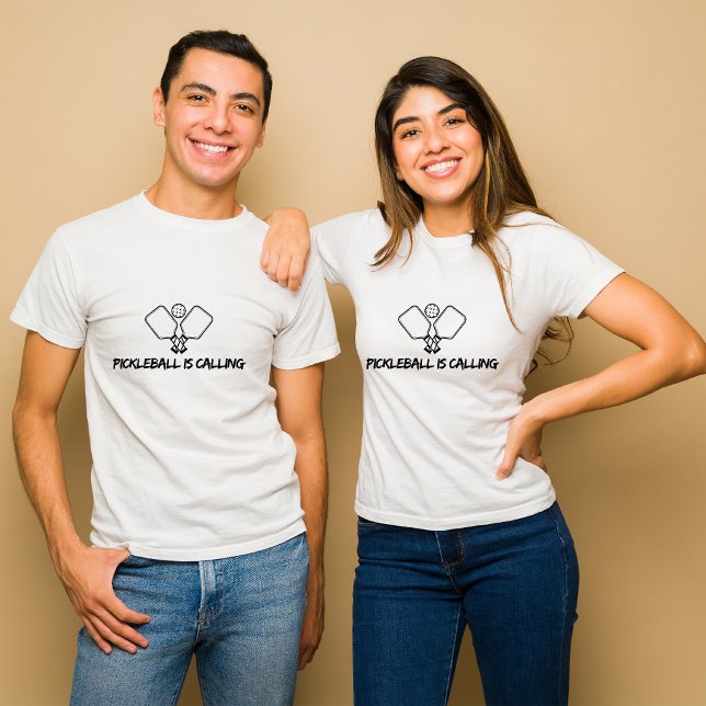 Remera de pareja que dice Pickleball Is Calling (Subido por el creador)