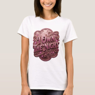 Remera Slogan Rosa Elegante YO DOMINO LA NOCHE