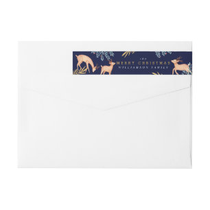 Reno y árbol de navidad de medianoche del bosque