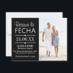 Reserva de la Boda la Tarjeta de Fecha<br><div class="desc">Estas fotos simple y moderna las tarjetas de fecha para anunciar su fecha de la boda en estilo colorido con detalles dulces, incluyendo detalles sobre el corazón recorta el dobladillo y un sutil patrón de puntos en la parte posterior de la tarjeta. Personalizar el texto personalizado con detalles de la...</div>