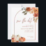 Reserva La Fecha Arco Boho Otoño Floral de Terracota y Calabaza<br><div class="desc">Invitaciones de Save The Date en hermosos colores de otoño con calabazas y flores.</div>