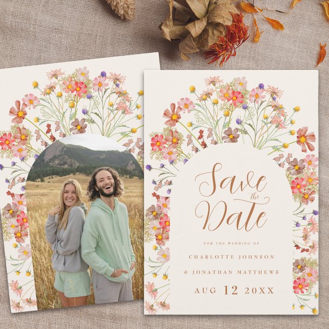 Reserva La Fecha Arco Fotográfico de Boda de Flores Silvestres Boho (Boho wildflower photo arch wedding save the date invitation Watercolor florals elegant script )