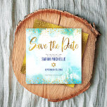 Reserva La Fecha Bat Mitzvah Girly Turquoise acuarela y Relieve met<br><div class="desc">¡Asegúrate de que todos tus amigos y parientes puedan celebrar el hito de tu hija Bat Mitzvah! Envíe este impresionante, moderno, brillante Relieve metalizado de imitación dorada, puntos purpurinas y guión de tipografía contra un fondo de color azul turquesa, tarjeta de invitación personalizada "Save the Date". Relieve metalizado de oro...</div>
