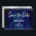 Reserva La Fecha Bat Mitzvah, Purpurina de plata de la marina, guió<br><div class="desc">¡Asegúrate de que todos tus amigos y parientes puedan celebrar el hito de tu hija Bat Mitzvah! Envíe esta impresionante y moderna tarjeta de invitación "Save the Date". El guión gráfico falso de la caligrafía de Relieve metalizado plateado, Star of David, y purpurina confetti, superponen un rico fondo de color...</div>