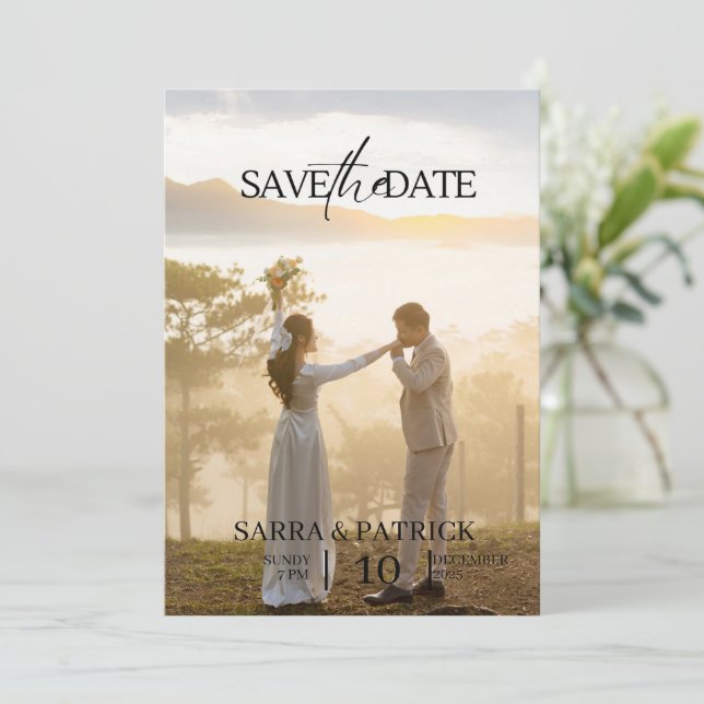Reserva La Fecha Beige y Negro Elegante Boda Save the Date (Anverso de pie)