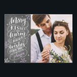 Reserva La Fecha Besos de cereza y cálidos deseos Sr. Mrs. Save The<br><div class="desc">Esta moderna y moda tarjeta fotográfica de vacaciones se utiliza para guardar la tarjeta de fecha. El frente presenta una tipografía con letras a mano que dice "Besos de mora y cálidos deseos de vacaciones de los" que pronto serán el señor y la señora en un falso fondo de pizarra....</div>