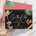 Reserva La Fecha Black Gold Tropical Bat Mitzvah Palm Floral Modern<br><div class="desc">¡Asegúrate de que todos tus amigos y parientes puedan celebrar el hito de tu hija Bat Mitzvah! Enviar esta moda, tarjeta de invitación personalizada "Save the Date". Aves acuáticas tropicales impresionantes, coloridas, con flores del paraíso, guión falso manuscrito dorado, puntos Star of David y purpurinas, junto con modernos sans serif,...</div>