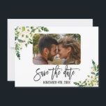 Reserva La Fecha Blanco Floral Floreciendo Foto Guardar Fecha<br><div class="desc">Diseño de tarjeta único y elegante con hermosas rosas de acuarela blancas, ramos de peonías, un espacio para tu foto, escritura a mano moderna "guardar la fecha", sobre un fondo blanco. Utilice la herramienta Personalizar para agregar su información, cambiar fuentes, color de fondo. Para artículos coincidentes, visite mi Colección de...</div>