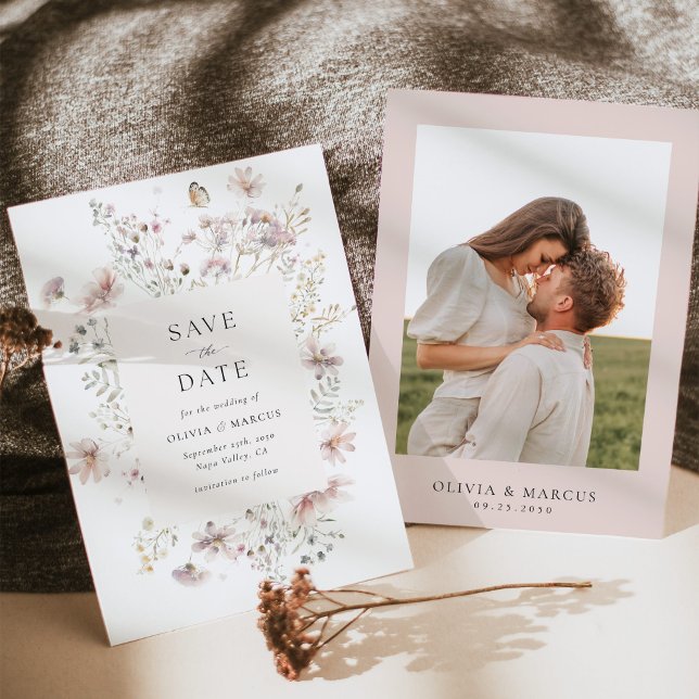 Reserva La Fecha Boda con Marco Elegante Flor Silvestre Rubor (Elegant blush wildflower framed wedding save the date  with soft floral border and serif typography)