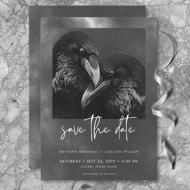 Reserva La Fecha Boda de abrazo gótico negro y blanco de raven (Gothic Black & White Raven Embrace Wedding Save The Date)