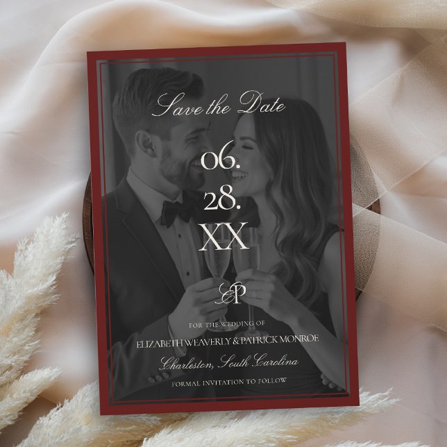 Reserva La Fecha Boda de Finca Moderna con Superposición de Foto Ti (deep burgundy wedding photo save the date quiet luxury old money double frame formal modern chic)