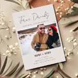 Reserva La Fecha Boda de fotos de bebidas gratis divertidas<br><div class="desc">Bodas divertidas salvan las tarjetas de cita que siempre son un gran éxito con la familia y amigos. Diseño fotográfico de bebidas gratis (y nos vamos a casar) - personalizar la parte delantera y trasera de la tarjeta con los detalles de su boda.</div>