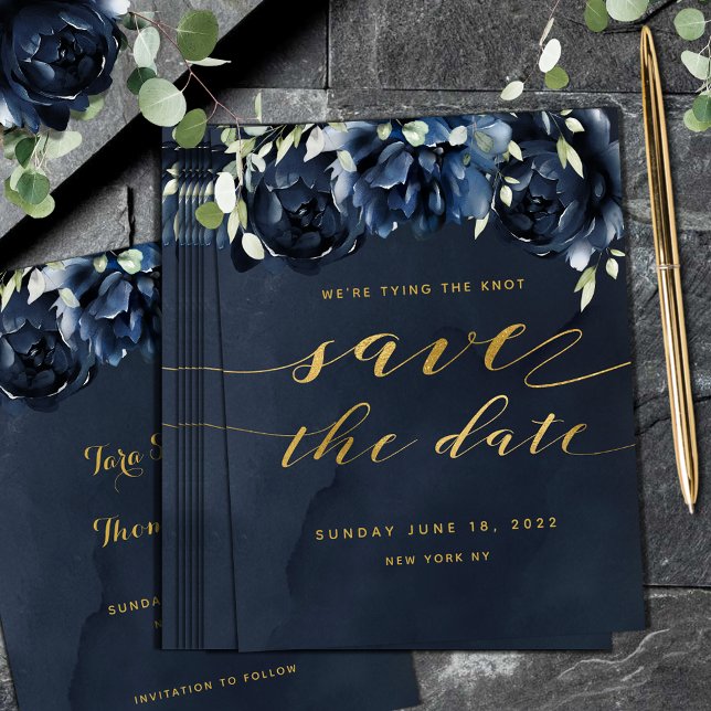 Reserva La Fecha Boda De Oro De Peonies En Cascada Guardar La Tarje (Cascading Peonies Gold Wedding Save The Date Card Navy Blue)