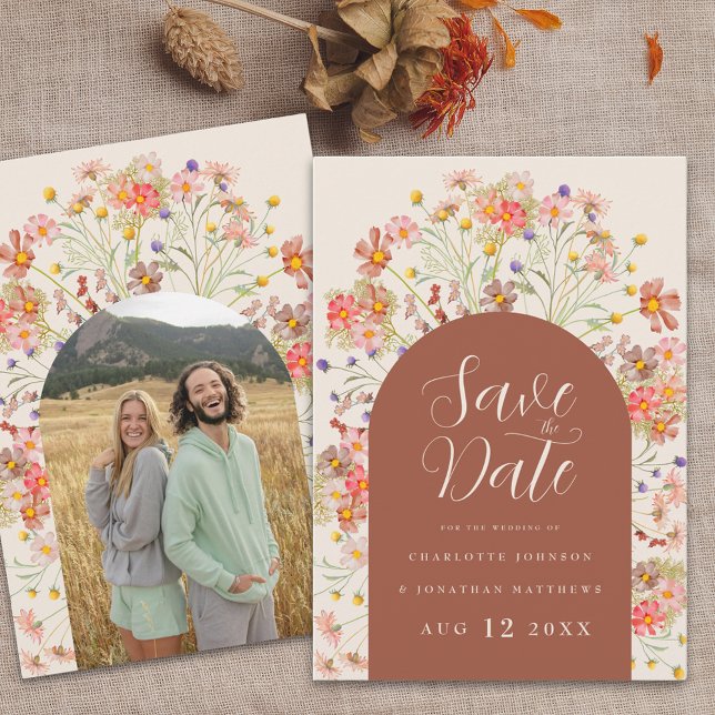 Reserva La Fecha Boda de Otoño con Arco Rústico de Flores Silvestre (Photo arch boho fall rustic wildflower floral terracotta burnt orange & beige wedding save the date)