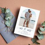 Reserva La Fecha Boda de playa de fotos de arcos costeros<br><div class="desc">Comparta su fecha de boda con sus amigos y familiares con esta elegante y moderna tarjeta de ahorro. Tipografía azul marino El Sr. y la Sra. arch diseño de fotos personalizadas con su foto de compromiso favorita y los detalles de bodas próximos.</div>