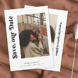 Reserva La Fecha Boda de sitio web de retro negro mínimo 2 fotos<br><div class="desc">Sorprenda a sus seres queridos con este moderno y minimalista Save the Date,  con audaz guión retro,  2 fotos de su elección y detalles de su personalizado. Edite fácilmente la plantilla y agregue sus propios detalles haciendo clic en la opción "personalizar".</div>