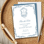 Reserva La Fecha Boda del Escudo Vintage Floral Dusty Blue Monogram<br><div class="desc">Duste Blue Monogram Floral Vintage Boda Escudo Guardar la tarjeta de fecha. Celebra tu día especial con este elegante y hermoso diseño de invitación a la boda para embellecer tu ocasión especial. Todos los textos están preorganizados para que puedas personalizarlos fácil y rápidamente con tus propios detalles.</div>