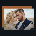 Reserva La Fecha Boda elegante de escritura moderna<br><div class="desc">La boda elegante de escritura moderna salva la tarjeta de fecha. Diseño moderno y minimalista. Todos los colores se pueden personalizar.</div>