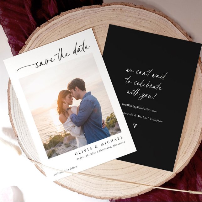 Reserva La Fecha Boda en blanco y negro con letra manuscrita modern (Minimalist save the date card with couple photo and modern handwriting script in black and white.)