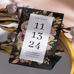 Reserva La Fecha Boda floral Black Boho | Caída Oscura Moody Rusa<br><div class="desc">Anuncie a su boda con estilo con esta elegante tarjeta de fecha guardar con un fondo negro profundo, flores de acuarela moradas y tipografía moderna y audaz. El formato vertical de fecha central añade un toque contemporáneo llamativo, mientras que los tonos suaves y cálidos de otoño lo convierten en perfecto...</div>