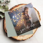 Reserva La Fecha Boda fotográfico de caligrafía moderna<br><div class="desc">Caligrafía moderna con cola deseable y su invitación de boda fotográfico favorita ahorra la fecha.</div>