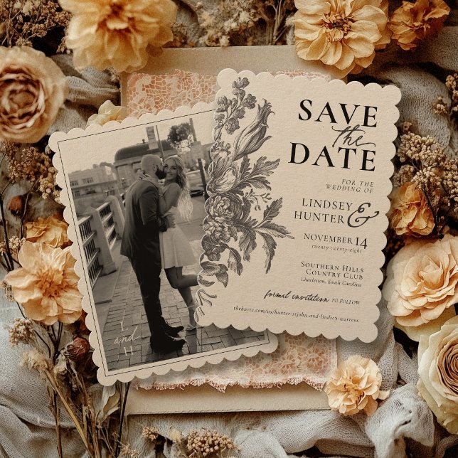 Reserva La Fecha Boda fotográfico de Kraft Personalizado floral vin (Modern scalloped edge rustic kraft black vintage floral botanical simple photo wedding save the date)