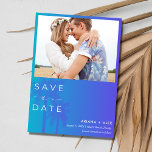 Reserva La Fecha Boda fotográfico de Palm Tree Beach<br><div class="desc">Las bodas modernas ahorran las fechas en un diseño de palmeras oscuras azul y azul inspirado en la playa con tu foto personalizado, perfecta para tu boda en la playa. Si necesitas ayuda para recortar tu foto o quieres personalizarla más, contacta conmigo a través de mi tienda. Me encantaría ayudar....</div>