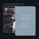 Reserva La Fecha Boda Minimalista Moderna Foto Azul Polvoriento<br><div class="desc">Esta tarjeta minimalista para guardar la fecha de la boda presenta un frente suave de color azul polvoriento con tipografía blanca limpia, perfecto para mostrar los detalles de la boda en un estilo refinado y moderno. La parte posterior incluye una foto completa, lo que permite a las parejas personalizar su...</div>