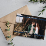 Reserva La Fecha Boda moderna y simple azul salva la fecha<br><div class="desc">Simple Boda Moderna Guardar las tarjetas de foto personalizadas Date. Para una personalización más avanzada de este diseño,  haga clic en el botón "Personalizar". Los elementos coincidentes y más opciones de color también están disponibles bajo petición.</div>