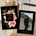 Reserva La Fecha Boda negro rosa de Rubor con flores de cosecha rom<br><div class="desc">Esta hermosa boda, salvo la tarjeta de fecha, presenta un diseño floral vintage (azaleas) pintado a mano, de rosa rubor sobre un fondo negro. Contiene un texto sencillo y elegante en la parte delantera, una plantilla de fotos en la parte posterior y más plantillas de texto en la parte posterior...</div>