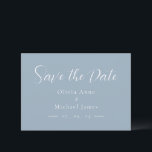 Reserva La Fecha Boda simple con guiones azules y blancos Guardar l<br><div class="desc">Blanco sencillo y moderno sobre fondo azul boda "Save the Date". Perfecto para cualquier boda de temporada.</div>