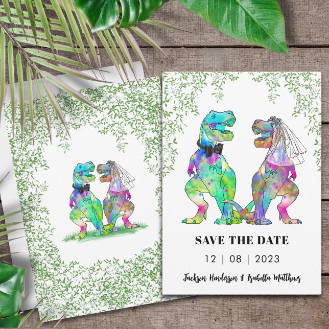 Reserva La Fecha Boda temática de dinosaurios (Dinosaur themed wedding save the date invitation with colorful T-Rex bride and groom jungle foliage)
