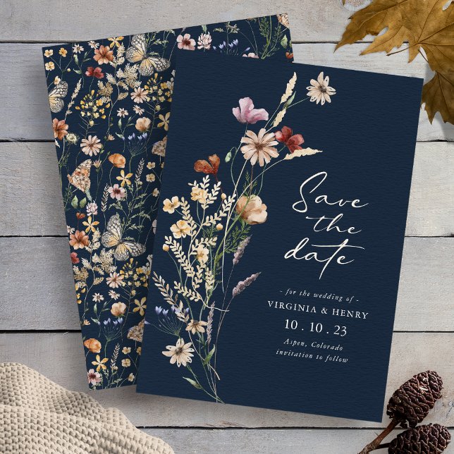 Reserva La Fecha Boho Floral Azul Marino Guardar la Fecha (Boho Wildflower Floral Navy Save The Date Butterflies on Back by Painted Paperie
)