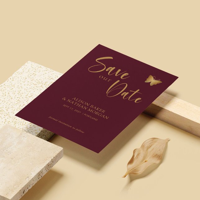 Reserva La Fecha Burgundy & Gold Script: Mariposa de Boda Brillante (Personalized Burgundy & Gold Script: Glitter Butterfly Wedding Save The Date)