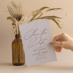 Reserva La Fecha Caligrafía mínima moderna Boda Violet Lilac<br><div class="desc">Anunciar las buenas noticias con estilo con esta elegante tarjeta de fecha guardar la caligrafía elegante. En el reverso hay más espacio para los detalles adicionales que desee proporcionar a sus huéspedes.</div>