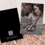 Reserva La Fecha Caligrafía romántica Código QR Foto oscura<br><div class="desc">Esta caligrafía romántica QR Code foto oscura guardar la tarjeta de fecha es perfecta para un simple boda. El moderno diseño clásico presenta vistosos remolinos y florituras con una preciosa y elegante tipografía con letras a mano.</div>