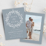Reserva La Fecha Dusty Blue Modern Boho Boda de Flor Silvestre Foto<br><div class="desc">Esta elegante boda,  salvo la tarjeta de fecha,  incluye una corona de silueta de flores silvestres con tu foto en la parte posterior. Para una personalización más avanzada de este diseño,  haga clic en el BOTÓN HERRAMIENTA DE DISEÑO AZUL de arriba.</div>