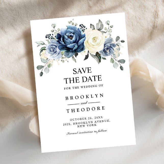 Reserva La Fecha Dusty Marina Azul Champagne Boda floral de marfil (Dusty Blue Navy Champagne Ivory Floral Wedding Save The Date card)