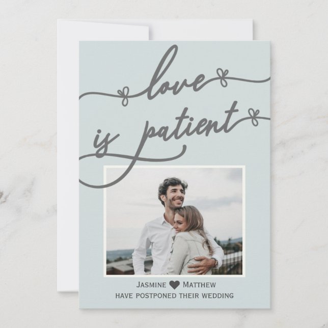Reserva La Fecha El amor es paciente caligrafía azul Boda pospuesto (Anverso)