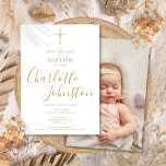 Reserva La Fecha Elegante bautismo Christening Gold Signature Photo<br><div class="desc">Elegante baptismo bautizando la firma de oro salva la invitación de fecha con un elegante nombre de firma de escritura dorada. Personaliza con tu bautismo especial o información de bautizo en letras de oro de moda y foto al revés. Diseñado por Thisisnotme©</div>