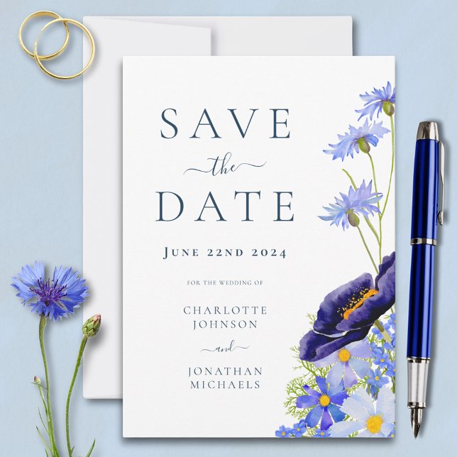 Reserva La Fecha Elegante Boda azul floral de verano (Modern wildflower blue wedding save the date invitation with elegant typography script )