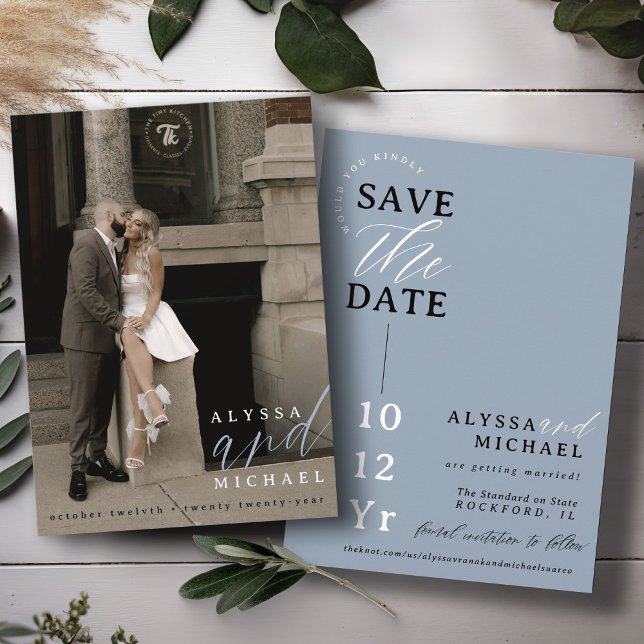 Reserva La Fecha Elegante Boda de fotografía azul turbio y moderno (Elegant modern photo typography script simple wedding save the date, black and white, dusty blue)