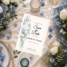 Elegante Boda Romántica con Flores de Azul Polvori