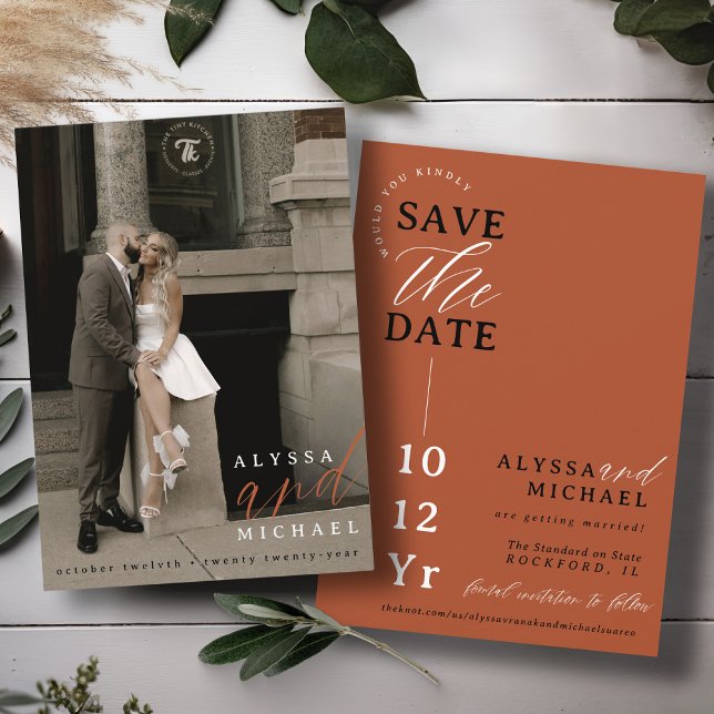 Reserva La Fecha Elegante Boda simple de foto de terracota rust (Elegant modern photo typography inline simple wedding save the date, black, white, terracotta, rust)