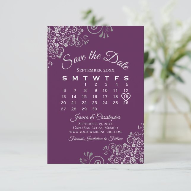 Reserva La Fecha Elegante calendario Boda de Pluma Púrpura y Plata (Anverso de pie)