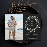 Reserva La Fecha Elegante foto de Boda de Boho Wildflower negro<br><div class="desc">Esta elegante boda,  salvo la tarjeta de fecha,  incluye una corona de silueta de flores silvestres con sus iniciales de foto y parejas en la parte posterior. Para una personalización más avanzada de este diseño,  haga clic en el BOTÓN HERRAMIENTA DE DISEÑO AZUL de arriba.</div>