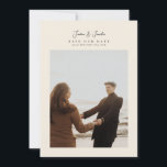 Reserva La Fecha Elegante guión de 5 fotos collage caligrafía boda<br><div class="desc">moderno 5 foto guión caligrafía boda Guarde la fecha. Esta elegante tarjeta incluye una foto de 1 foto en la parte frontal y 4 en la parte posterior con texto personalizado y fondo. collage</div>